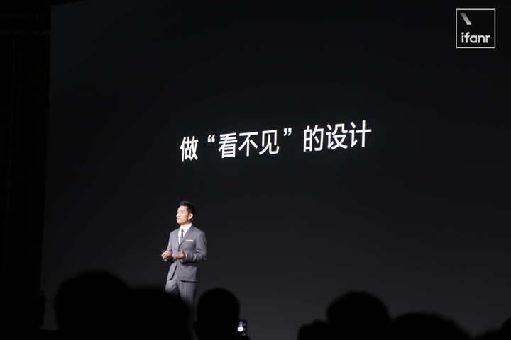 在发布会的开端,一加科技的 ceo 刘作虎上台,讲述了第一代一加手机