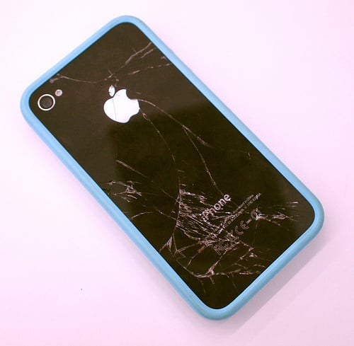 500x_broken-shattered-iphone-4-glass-dropped-bumper.jpg