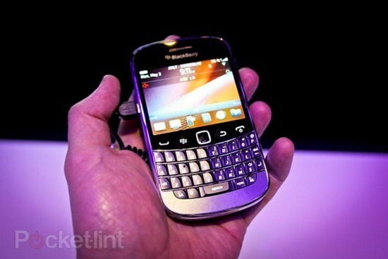 blackberry-bold-9900-first-look-7