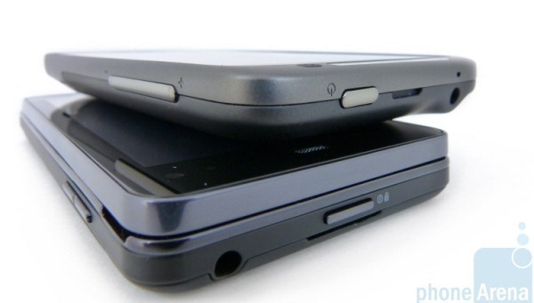 Motorola-DROID-3-vs-HTC-ThunderBolt-Design-13