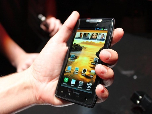 we-got-our-hands-on-the-razr-and-its-super-thin-its-also-shockingly-light