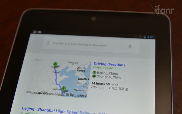 Google 语音搜索在英文环境下可以得到更多的直接答案，以卡片的形式呈现