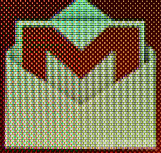 razr-m-screen-macro_560