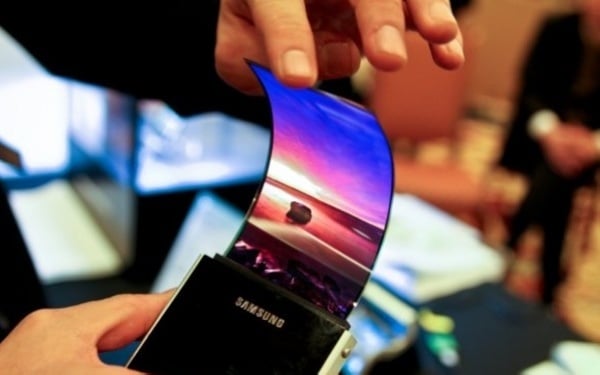 samsung-flexible-amoled-bendy-display-0