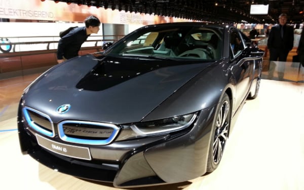 BMW-i8-front-right