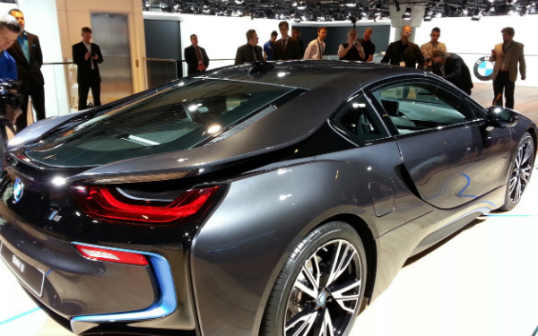 BMW-i8-rear-right