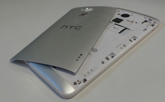 htc-one-max-microsd-battery-540x334