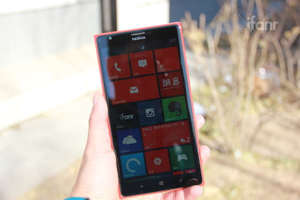 诺基亚Lumia 1520 评测：出色的硬件，名不副实的软件| 爱范儿