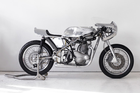 time_lapse_custom_vintage_racing_motorcycle_sebastian_errazuriz_02-thumb-468x312-62059