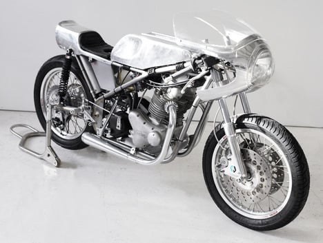 time_lapse_custom_vintage_racing_motorcycle_sebastian_errazuriz_07-thumb-468x354-62074