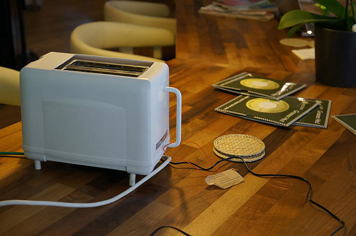 3026549-slide-brad-toaster