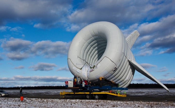 altaeros-energies-high-altitude-wind-turbine-designboom05