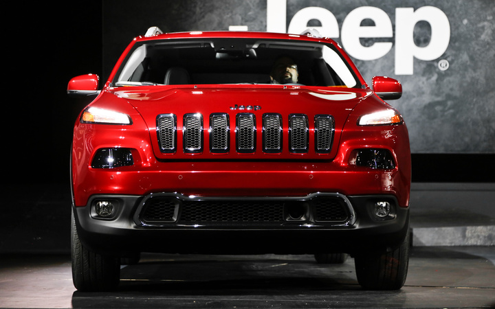 2014-Jeep-Cherokee-Limited-front-end