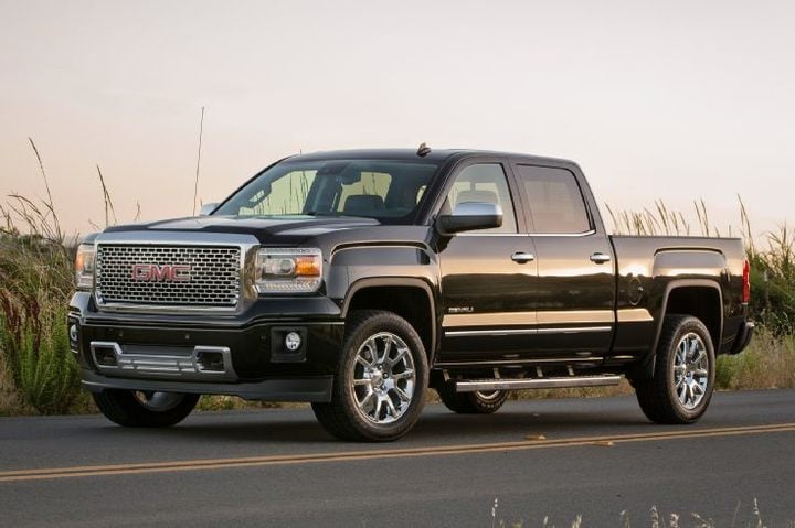 2014_gmc_sierra_denali_front_three_quarters_view