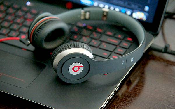 苹果收购不影响此前协议，未来一年半 Beats 仍要“伺候”惠普 | 爱范儿