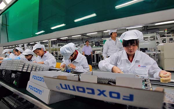 Foxconn and Sharp announce expansion of business relations