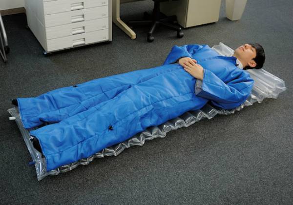 king-jim-wearable-futon-office-blanke