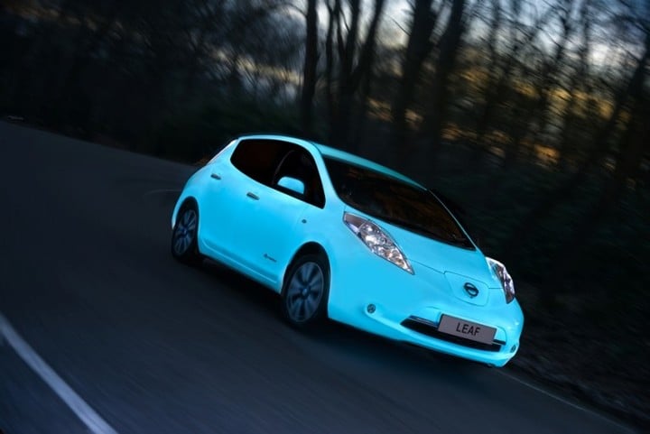 glow-in-the-dark-nissan-leaf-4