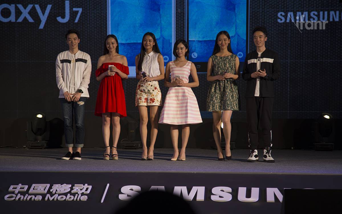 三星发布两款 Galaxy J:国人专享的“性价比”手机 | 爱范儿