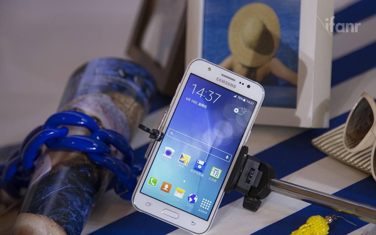 三星发布两款 Galaxy J:国人专享的“性价比”手机 | 爱范儿