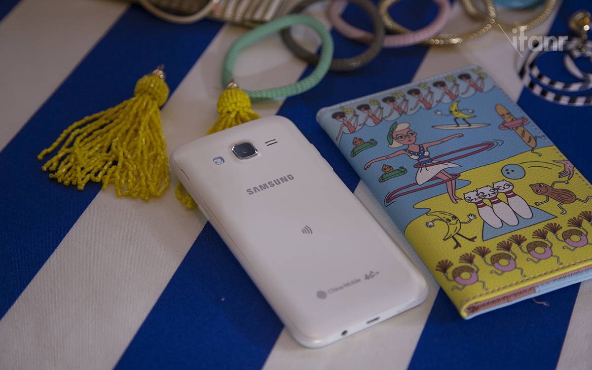 三星发布两款 Galaxy J:国人专享的“性价比”手机 | 爱范儿