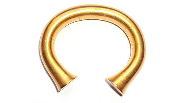 bronze_age_gold_orc_penannular_bracelet_38_624x351
