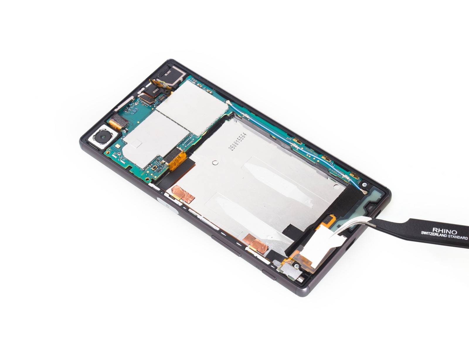 看了这个索尼 Z5 拆解,你就明白防水旗舰内部是