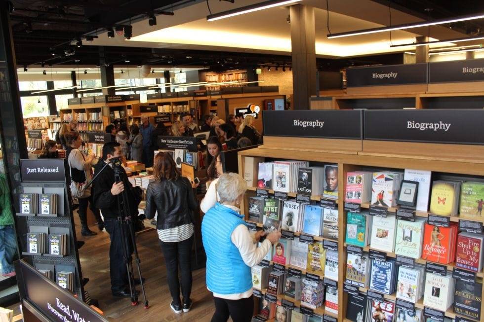 亚马逊实体书店开业了 30 张大图展示电商巨头卖书有何不同 爱范儿