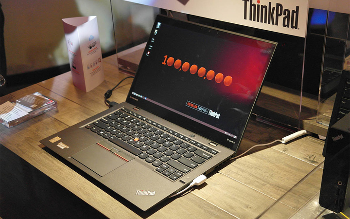 lenovo-thinkpad-x1-carbon-hands-on-ces-overall