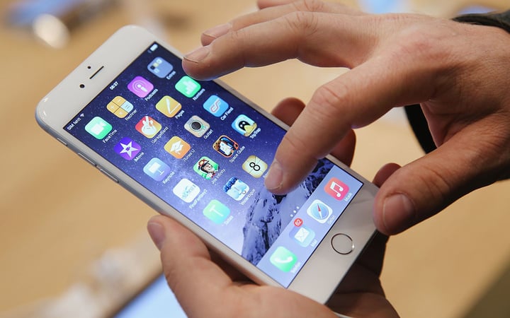 Apple Starts iPhone 6 Sales In Germany