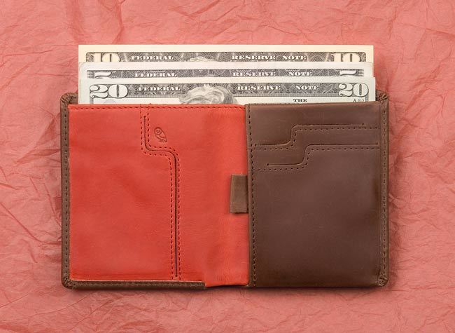 3_bellroy-wnsb-cocoa-texture-us-bellroywebsite-02