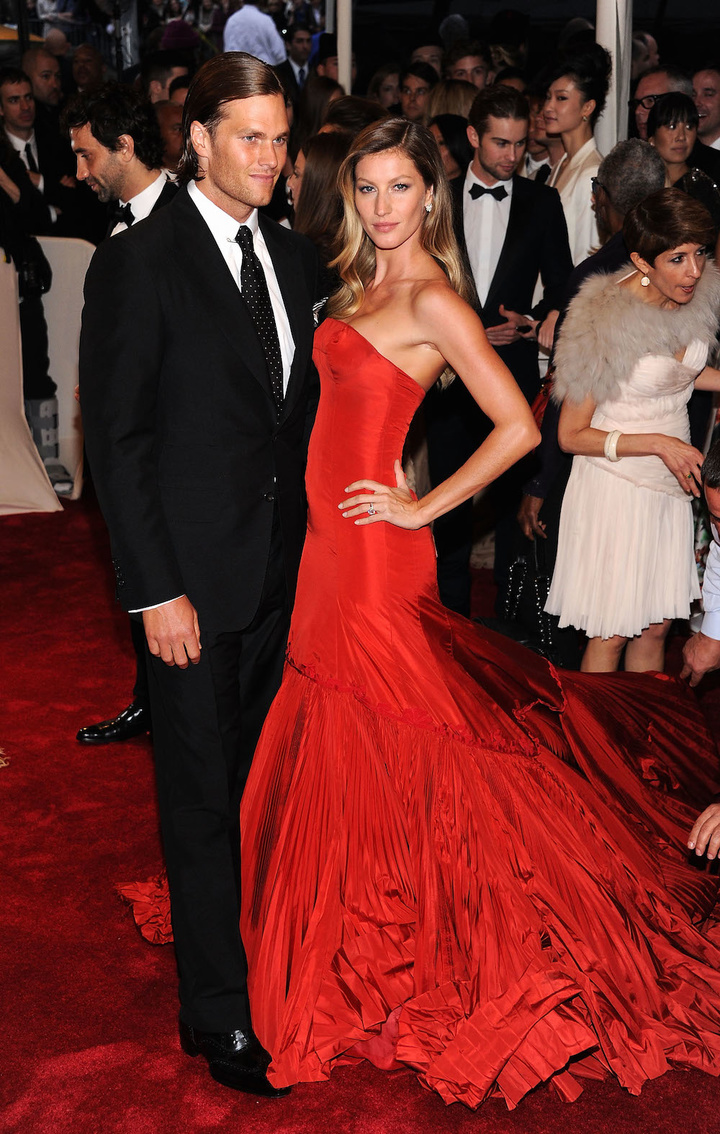 Model Gisele Bundchen (L) and NFL player Tom Brady (R) attends the "Alexander McQueen: Savage Beauty" Costume Institute Gala at The Metropolitan Museum of Art on May 2, 2011 in New York City. "Alexander McQueen: Savage Beauty" Costume Institute Gala At The Metropolitan Museum Of Art - Arrivals The Metropolitan Museum of Art New York, NY United States May 2, 2011 Photo by Dimitrios Kambouris/FilmMagic.com To license this image (64560324), contact FilmMagic.com