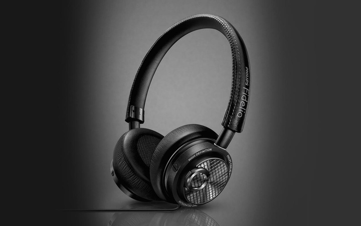 Philips-Fidelio-M2L-Lightning-headphones