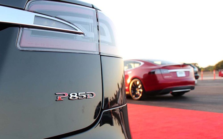 Tesla-Model-S-P85D-rear-badge