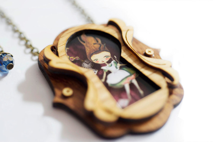we-create-fairy-tale-inspired-necklaces-with-tiny-scenes-inside-5__880