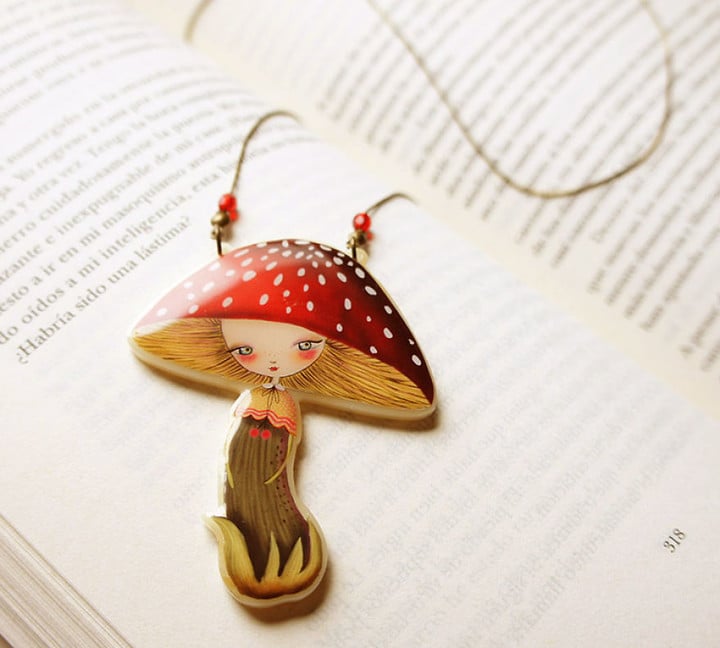 we-create-fairy-tale-inspired-necklaces-with-tiny-scenes-inside-9__880