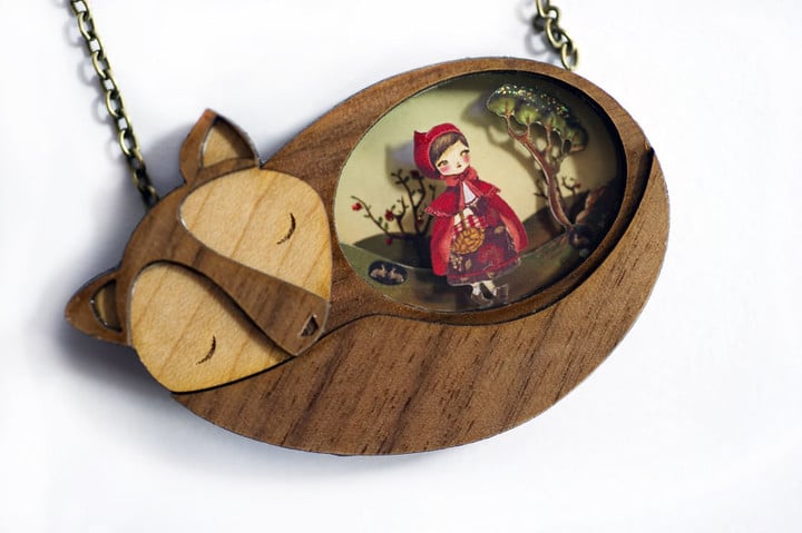 we-create-fairy-tale-inspired-necklaces-with-tiny-scenes-inside__880