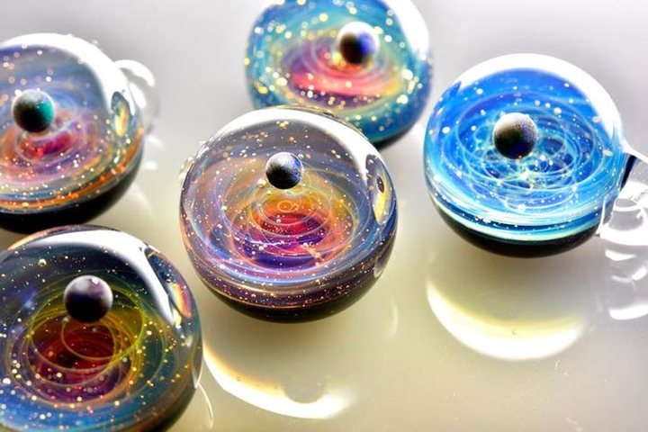 Stunning-Space-Glass-Pendants-by-Satoshi-Tomizu-05
