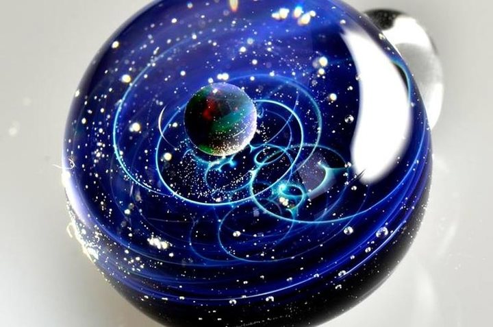 Stunning-Space-Glass-Pendants-by-Satoshi-Tomizu-08