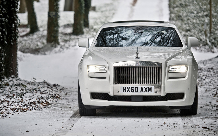 2011-Rolls-Royce-Ghost-front