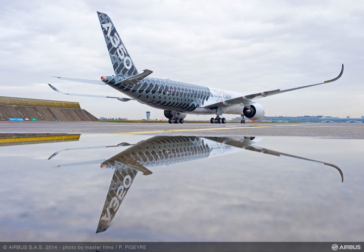 A350_XWB_MSN2_-_Carbon_livery_2