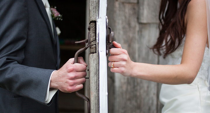 bride-door-indianapolis-barn-swallow-farm-wedding-bride-groom-door-handle