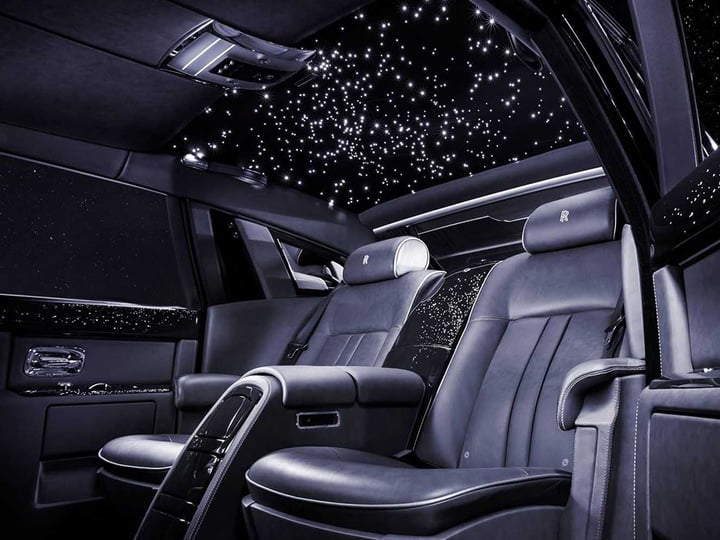 the-446-diamonds-planted-in-this-rolls-royce-are-not-its-craziest-feature