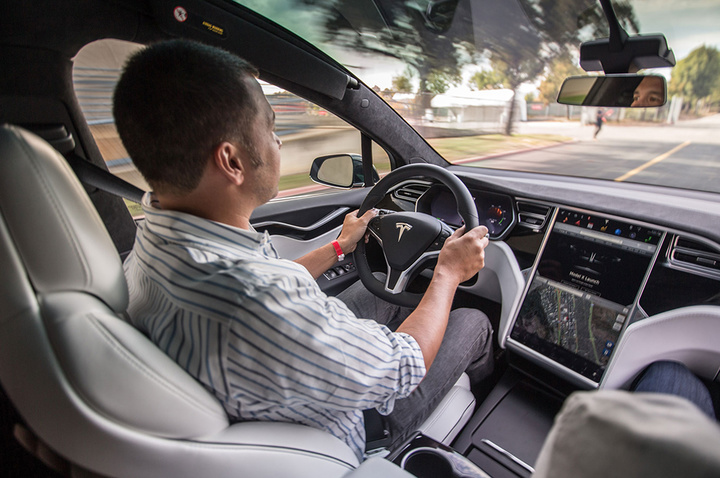 2016-Tesla-Model-X-interior-at-speed