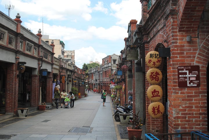 6317359-Sanxia_Old_Street_A_Street_full_of_History_Taipei