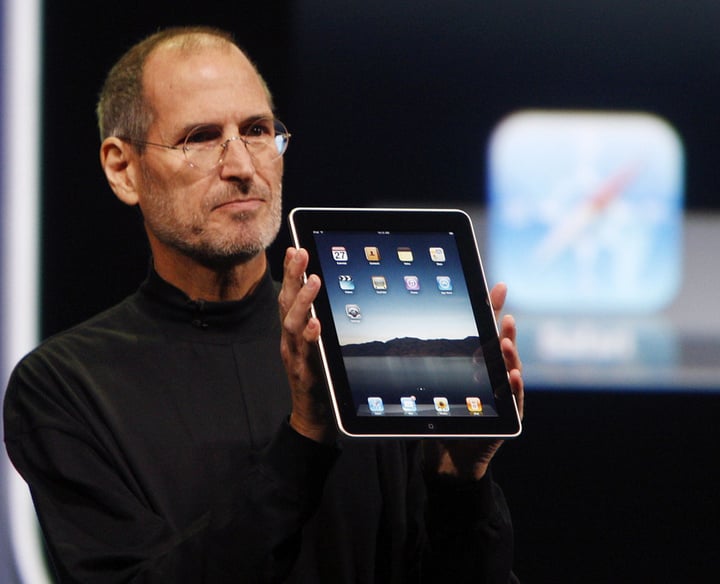 Steve-Jobs-iPad-AP