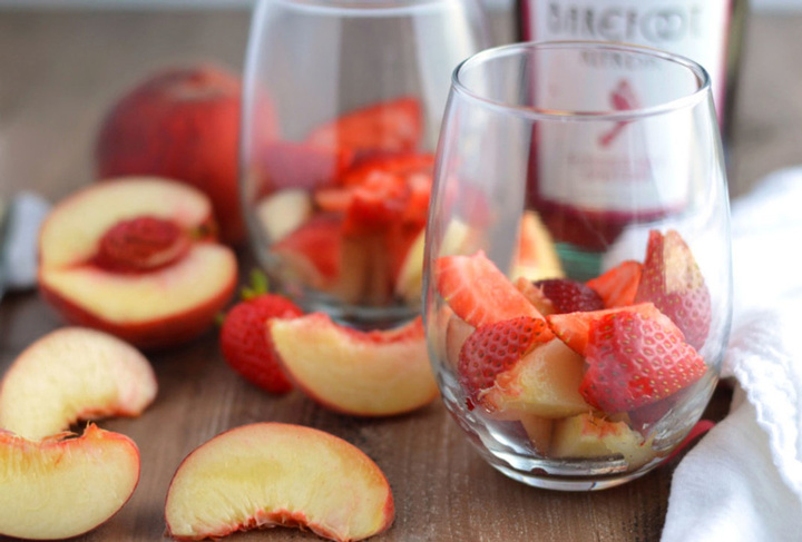 Strawberry-Peach-Spritzers-2-1024x692