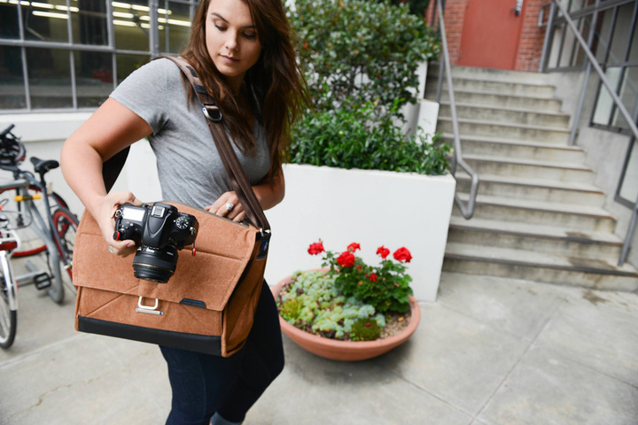 camera-bags-peak-design-everyday-messenger-camera-bag-heritage-tan-3