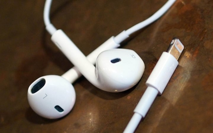 earpods_lightning_hero