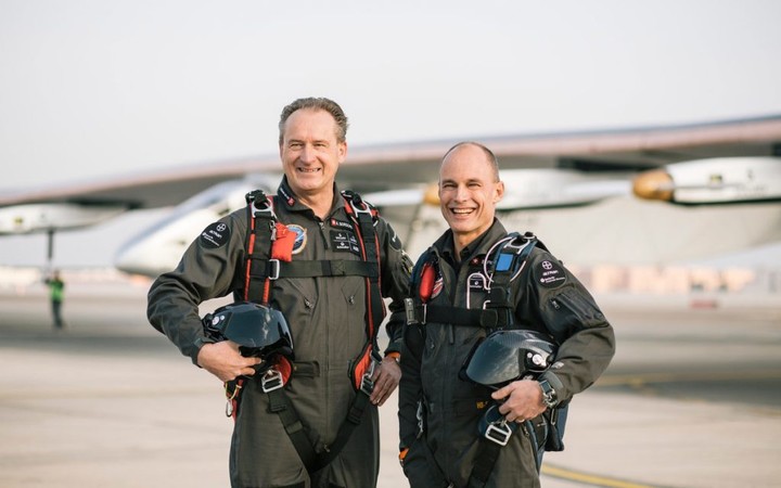 header solar impulse pilots